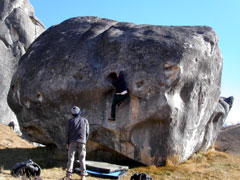 Headlight Boulderの「Right Headlight」（V4）にトライするレオさん